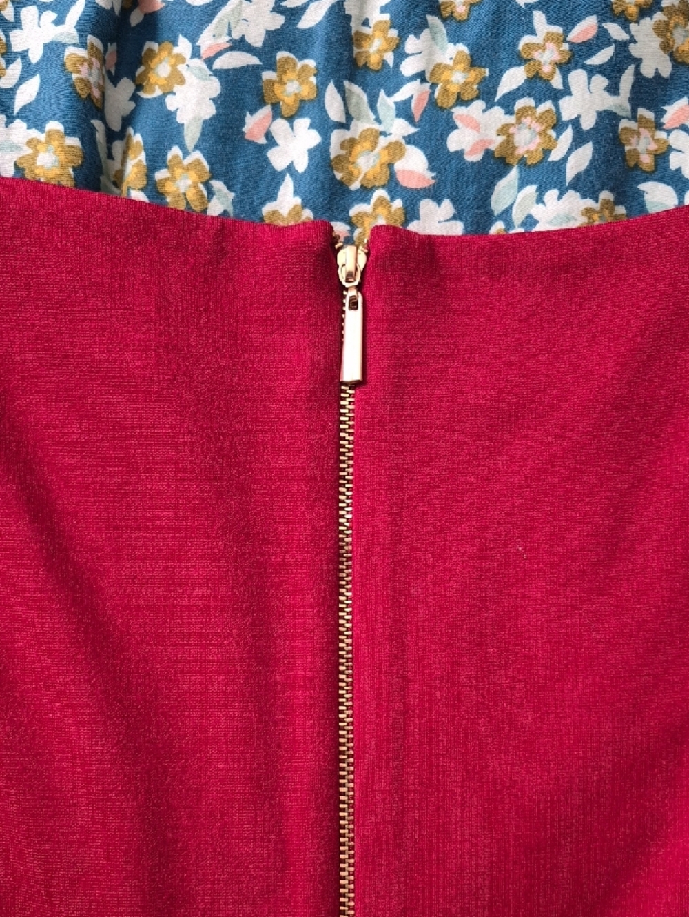 Classic Vixen Red Mini Midi Dress with Gold Tone Zipper. Wedding Guest. Size 8. - Picture 9 of 16